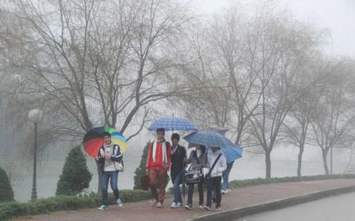 Mưa phùn - đặc trưng của mùa đông Hà Nội.