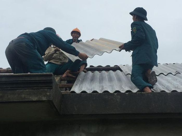 Khắc phục hậu quả mưa bão tại Huế.