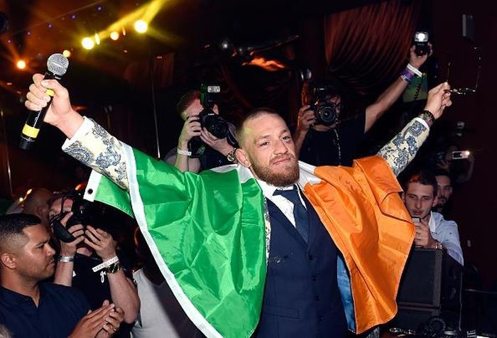 McGregor trong bữa tiệc được tổ chức ngay sau thất bại trước Mayweather. Ảnh: Getty Images.