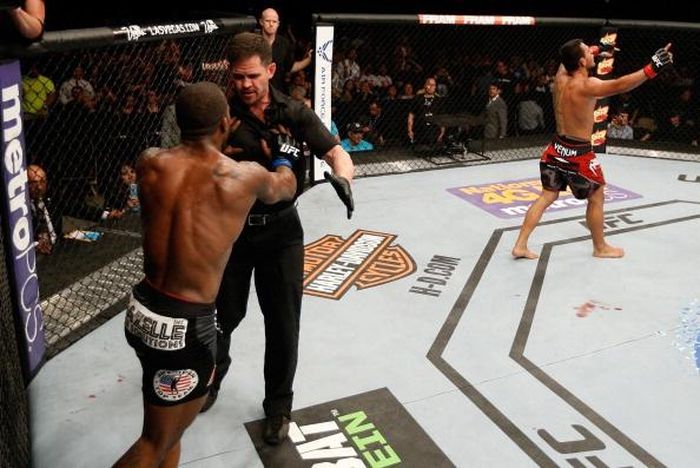 Hành động khiến Jason High bị UFC cắt hợp đồng. Ảnh: MMAfighting.