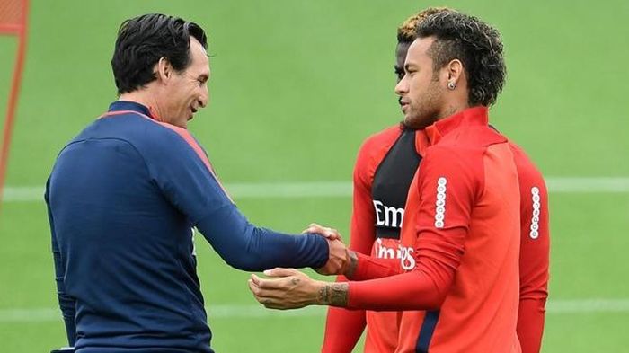 Mối quan hệ giữa Neymar và HLV Emery của PSG không tốt.