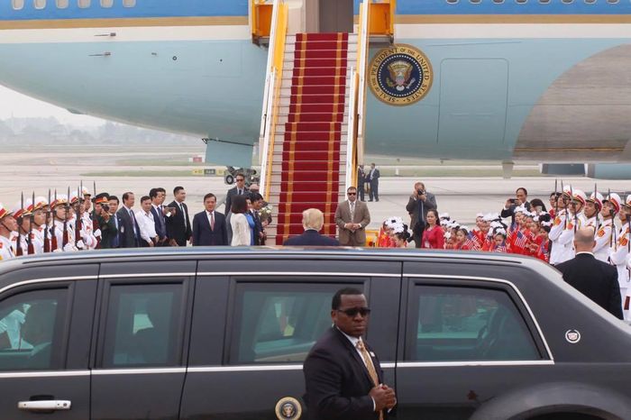 Ngày 11/11, Tổng thống Trump ra Hà Nội, bắt đầu chuyến thăm chính thức Việt Nam kéo dài hai ngày. Ảnh: Như Ý
