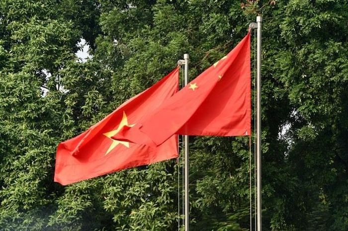 Quốc thiều Trung Quốc và quốc thiều Việt Nam đã vang lên trong 21 tiếng đại bác rền vang.