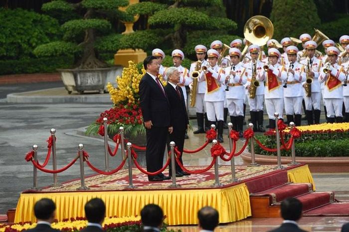 Sau lễ đón, ông Tập Cận Bình sẽ hội đàm với Tổng Bí thư Nguyễn Phú Trọng, chào xã giao Chủ tịch Quốc hội Nguyễn Thị Kim Ngân và dự tiệc chiêu đãi do Tổng Bí thư Nguyễn Phú Trọng cùng Chủ tịch nước Trần Đại Quang chủ trì.