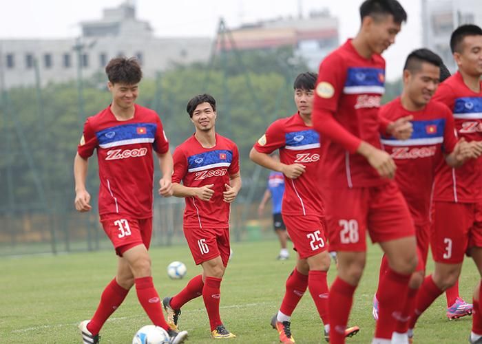 Tuyển Việt Nam tự tin sẽ có chiến thắng trong ngày HLV Park Hang Seo ra mắt. Ảnh S.N