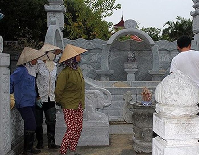 Khu mộ Trí đào trộm. Ảnh: CAND