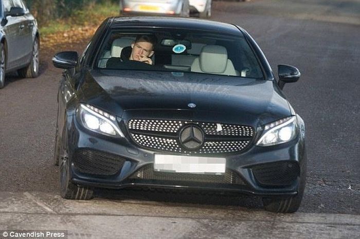 Scott McTominay vừa có màn trình diễn khá ấn tượng trong lần đầu đá chính tại Champions League. Sao trẻ cao 1,93 m đá cặp cùng Matic ở hàng tiền vệ góp phần giúp "Quỷ đỏ" giành chiến thắng 2-0 trên sân nhà trước Benfica.