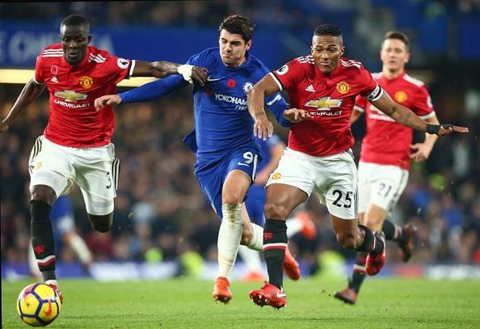 Thất bại 0-1 trước Chelsea ở vòng 11 khiến khoảng cách giữa MU và Man City ngày một nới rộng. Đoàn quân của Mourinho buộc phải đánh bại Newcastle vào cuối tuần này nếu không bị kình địch cùng thành phố bỏ lại trong cuộc đua đến ngôi vô địch giải Ngoại hạng.