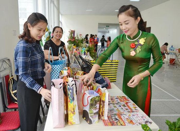  Những chiếc túi giấy tái chế xinh xắn.