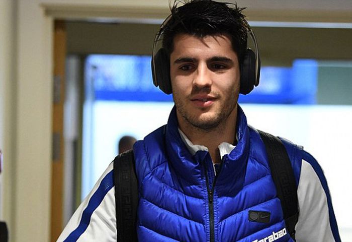Morata cùng các đồng đội đến Stamford Bridge