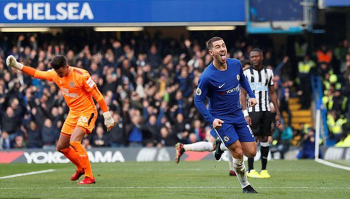 Hazard ăn mừng bàn gỡ 1-1 cho Chelsea