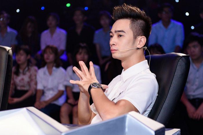Slim V trên ghế nóng. 