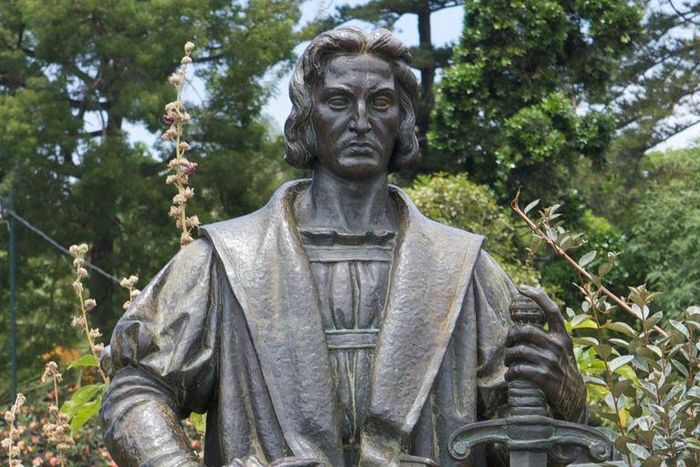 Chính vì vậy, Columbus đã đặt tên cho nhiều hòn đảo, vùng đất mà ông phát hiện theo tên của những địa điểm trong tôn giáo.