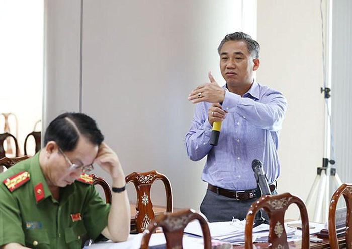 Phó trưởng ban Nội chính Tỉnh ủy, Tổ đại biển HĐND Biên Hòa 2 đại biểu Lê Ngọc Minh nêu ý kiến.