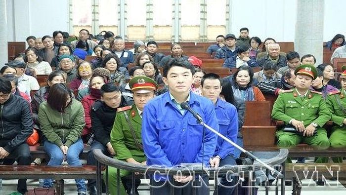 Bị cáo Hsu Minh Jung (tức Saga) tại tòa sáng nay