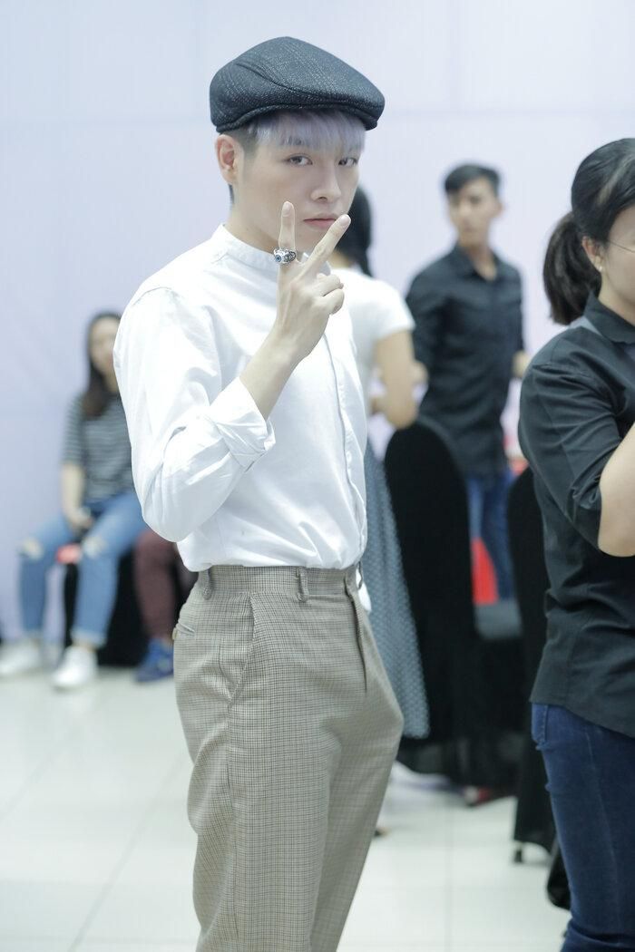 Thành viên gia đình “hoa dâm bụt” Đức Phúc cũng sở hữu độ “lầy” không kém đàn chị.