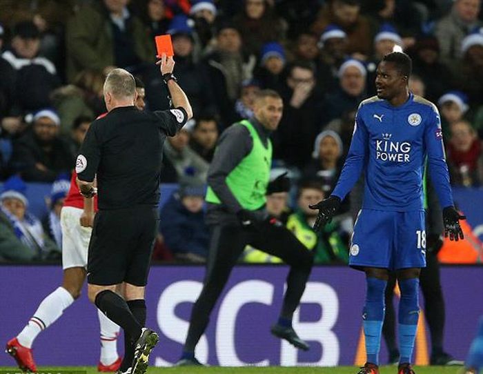 Amartey bị đuổi khỏi sân sau khi nhận 2 thẻ vàng