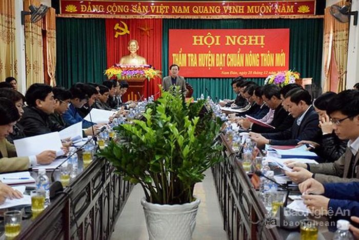 Đồng chí Đinh Viết Hồng - Phó Chủ tịch UBND tỉnh chủ trì buổi làm việc với huyện Nam Đàn. Ảnh: Xuân Hoàng
