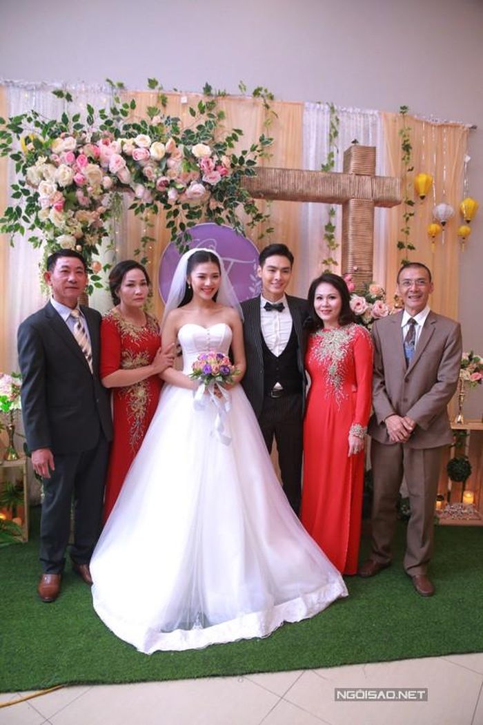 Bố mẹ hai bên gia đình đều vui mừng bởi các con quyết tâm xây dựng tổ ấm riêng.