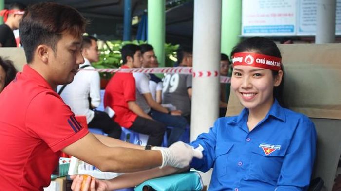 Người đẹp áo dài – Top 10 Hoa hậu Việt Nam 2014 Nguyễn Huỳnh Trúc Mai hiến máu Chủ Nhật Đỏ 2017
