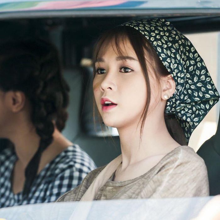 Là một hotgirl nổi tiếng nhưng Sam khá kín tiếng trong chuyện tình cảm, riêng tư. Cô chưa từng công khai hẹn hò với bất kì ai.