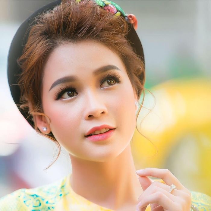 Cận cảnh gương mặt thanh tú và dễ thương của hotgirl Sam.
