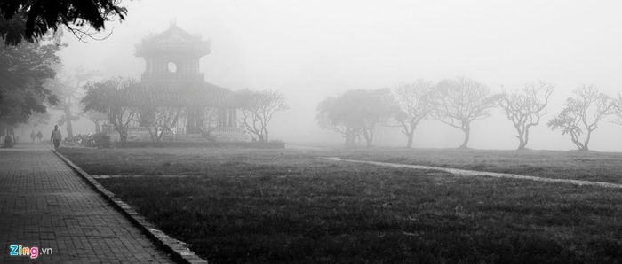 Màn sương bao phủ Phu Văn Lâu.