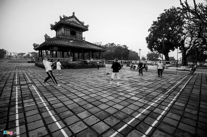 Đến với Huế mùa này, bạn hãy thức dậy sớm và cảm nhận nơi đây như một bài thơ.