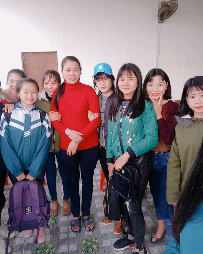 Nhiều cô gái đòi gọi mẹ của Văn Đức là "mẹ chồng tương lai". Ảnh: SLNA FC