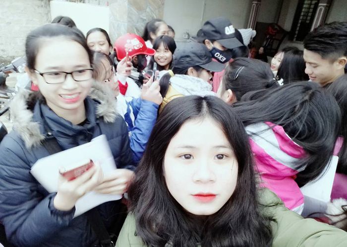 Chụp ảnh... Ảnh: SLNA FC