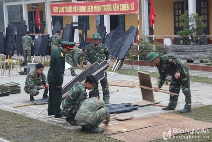 Song song với những hoạt động giúp bộ đội vui xuân, đón Tết thì thao trường, bãi tập, mô hình, học cụ cũng được các đơn vị chuẩn bị cho mùa ra quân huấn luyện vào đầu tháng 3/2018. Ảnh: Lê Tường Hiếu
