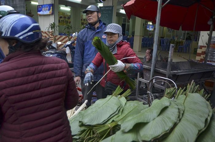 Khu chợ luôn tấp nập người mua kẻ bán. Ảnh: Thanh Hà.