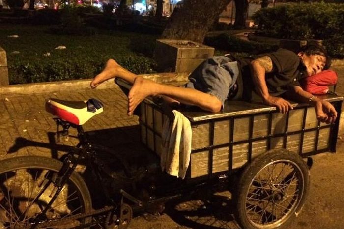 Không nhà, con đường, vỉa hè Sài Gòn là hạnh phúc đối với những thân phận phải đón Tết trong cô đơn, tủi lạnh.