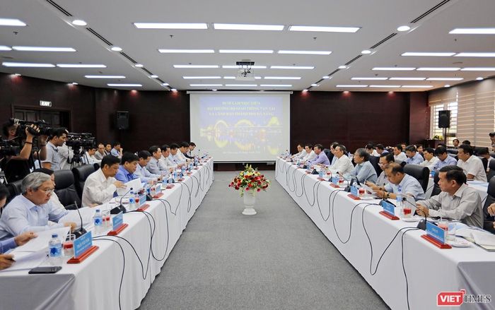 Chiều ngày 2/3, lãnh đạo TP Đà Nẵng đã có buổi làm việc với đoàn công tác của Bộ GTVT về các vấn đề liên quan đến các dự án của ngành GTVT trên địa bàn TP