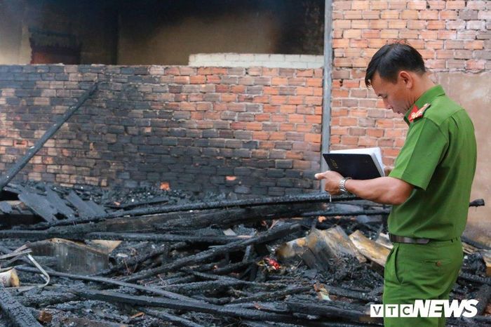  Cơ quan chức năng kiểm tra hiện trường vụ hỏa hoạn. (Ảnh: HD) 