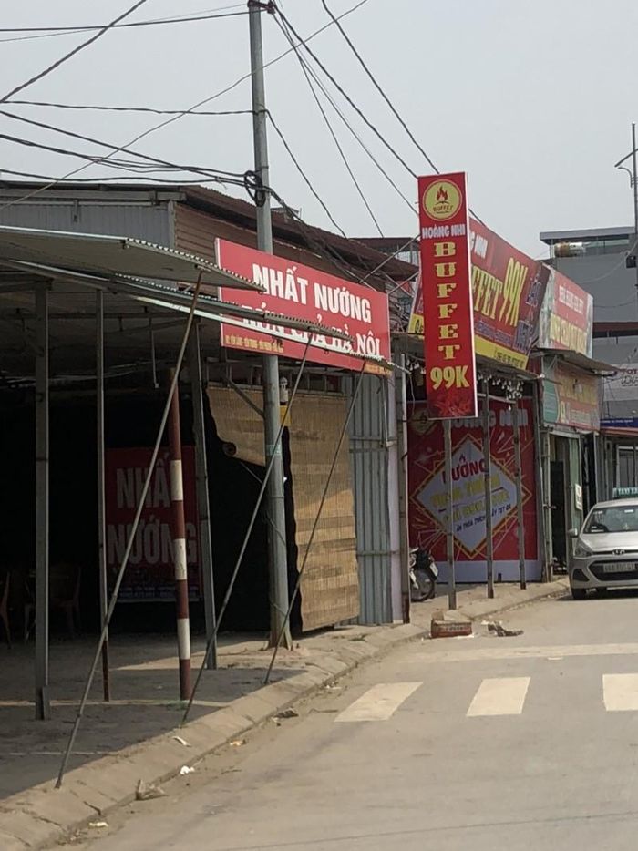 Quán nhậu, nhà hàng tràn lan.