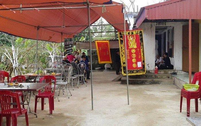Gia đình làm lễ mai táng cho nạn nhân xấu số.
