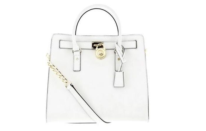 Túi xách Michael Kors Hamilton Large Saffiano Leather Tote là quà của một người bạn tặng Diệp Lâm Anh. 