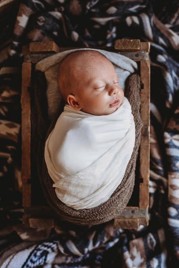 Bé Jackson được lấy ra khỏi bụng mẹ và phẫu thuật trước khi chào đời.