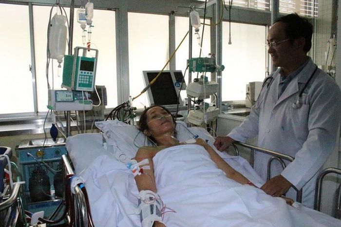  Bác sĩ quyết định "cứu người bệnh trước, chi phí tính sau"