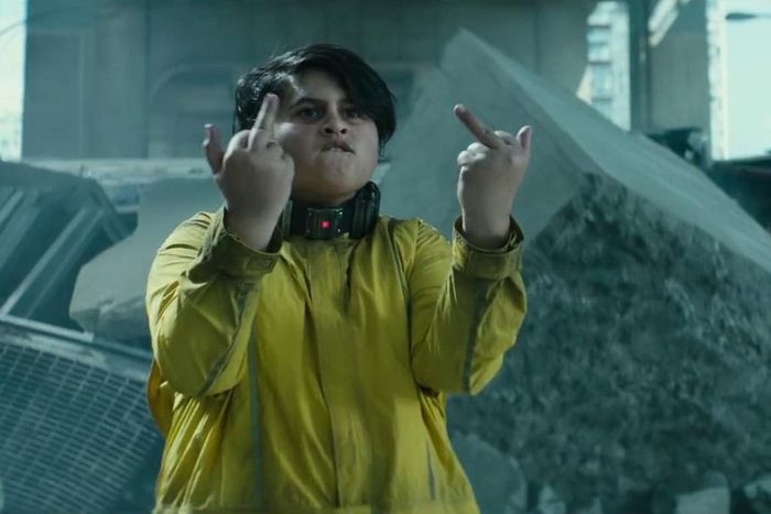 Cậu bé có vẻ ngoài ngổ ngáo xem ra là trung tâm của mọi xung đột ở Deadpool 2, khi Cable muốn tóm lấy cậu, còn Deadpool thì lại muốn bảo vệ cậu. Nhân vật cũng có thể chính là lý do khiến gã lính đánh thuê mồm mép, ưa bạo lực muốn tập hợp nên nhóm X-Force. Fan đưa ra nhiều dự đoán khác nhau về danh tính của cậu bé như Pyro hay Sunspot, dựa trên khả năng mà nhân vật đã thể hiện trong trailer.