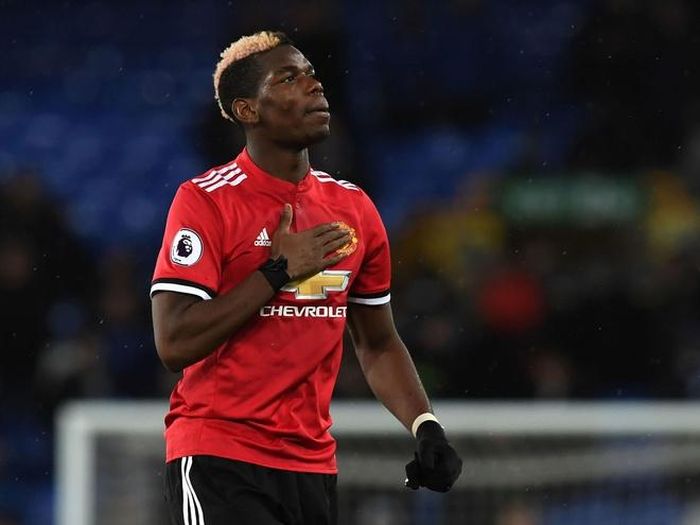 Khi Pogba dứt áo ra đi, MU chỉ nhận được phí đào tạo 500.000 bảng Anh từ Juventus. Sau 4 năm, "Quỷ đỏ" chi đến 89,3 triệu bảng để đưa Pogba về lại mái nhà xưa. Thời điểm đó, tiền vệ người Pháp vượt Gareth Bale, trở thành bản hợp đồng kỷ lục thế giới.