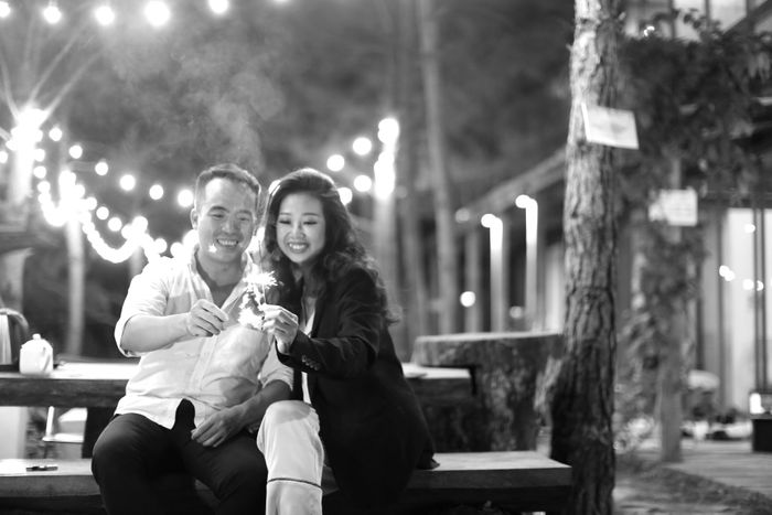 Tất cả mọi người đều chúc phúc cho đôi bạn trẻ.