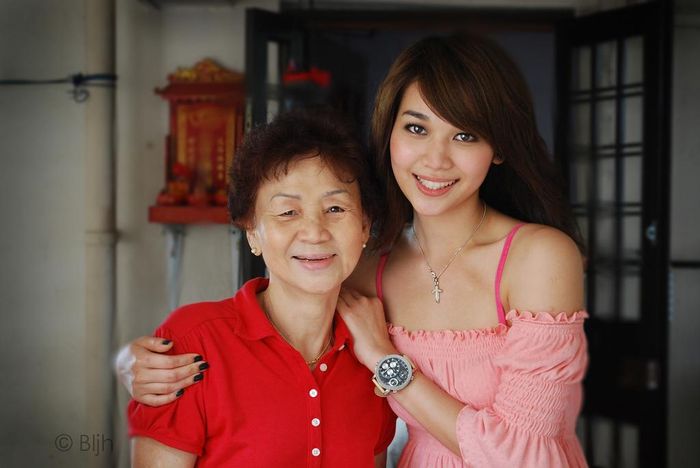 Mẹ chồng khuyên con dâu, lúc đi chơi thì phải biết chơi hết mình, lúc đi tiệc, đi hội thì lại phải ăn mặc đẹp, trang điểm. Ảnh minh họa