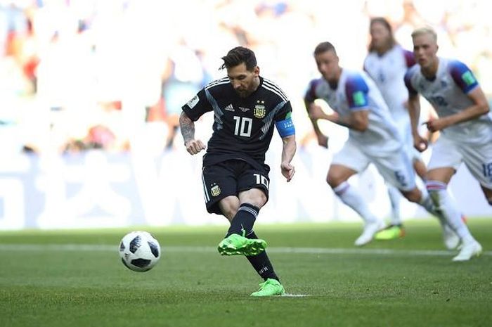 Messi sút hỏng quả penalty quan trọng.