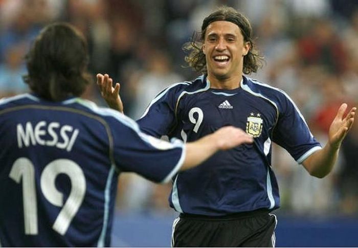 Messi cùng Crespo từng thi đấu cùng nhau trong màu áo ĐT Argentina. Ảnh: Tribuna.