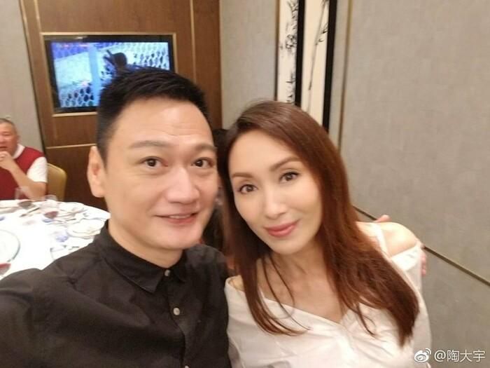 Đào Đại Vũ selfie cùng Quách Khả Doanh
