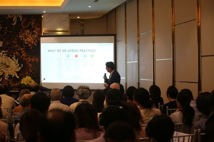  Đại biểu quốc tế chia sẻ về kinh nghiệm phát triển du lịch gắn với bảo tồn đa dạng sinh học. Ảnh: VGP/Thu Cúc 