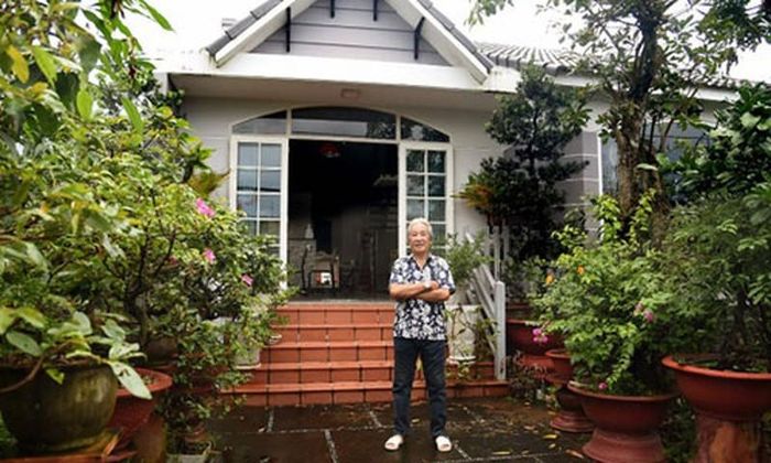  Khi về già, nghệ sĩ Tấn Thi tận hưởng cuộc sống bình yên với bà xã trong ngôi nhà rộng rãi.