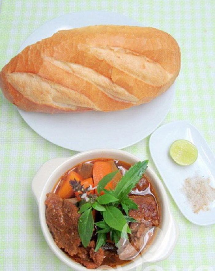Thực đơn bữa sáng cả nhà với bánh mỳ, hủ tiếu hoặc mỳ gói kèm thịt bò kho chắc hẳn là rất tuyệt.